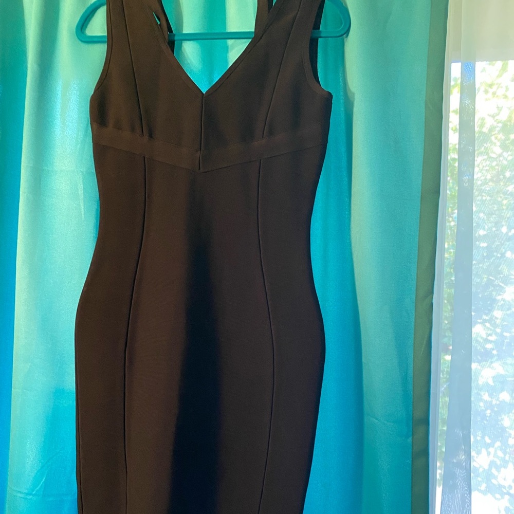 Sleeveless Form fitting dress
